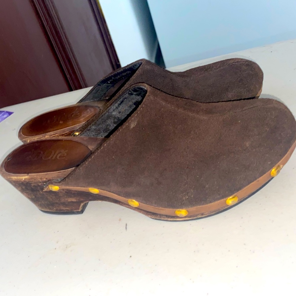 Idiore Wood high heels.